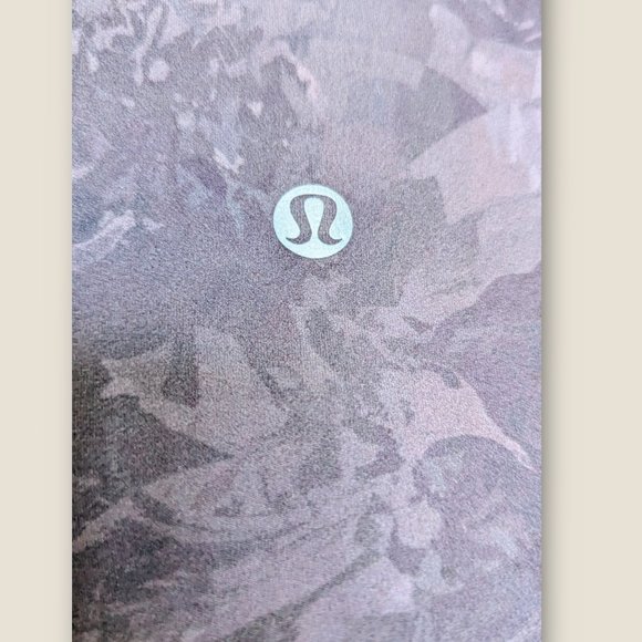 Lululemon Gym Leggings - Size CA12 - Like New - High Rise Fit - Picture 4 of 5
